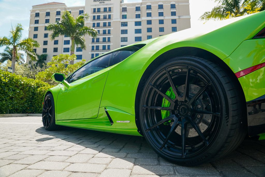 2020 Lamborghini Huracan Evo Coupe photo 30