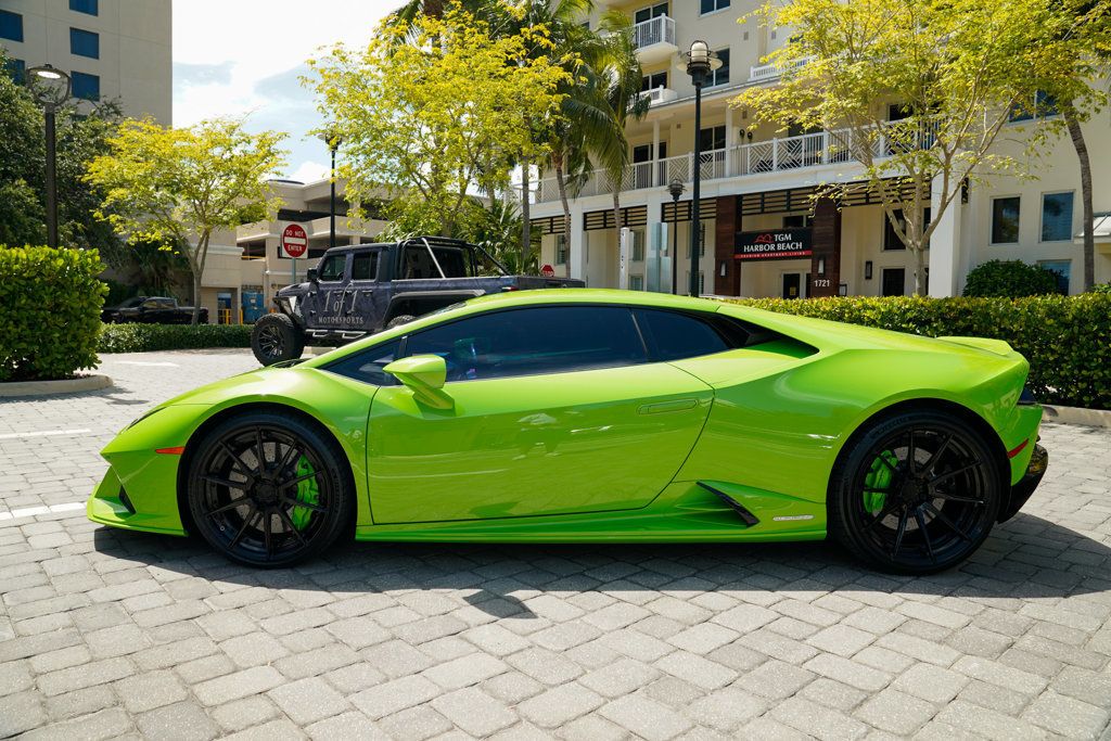 2020 Lamborghini Huracan Evo Coupe photo 33