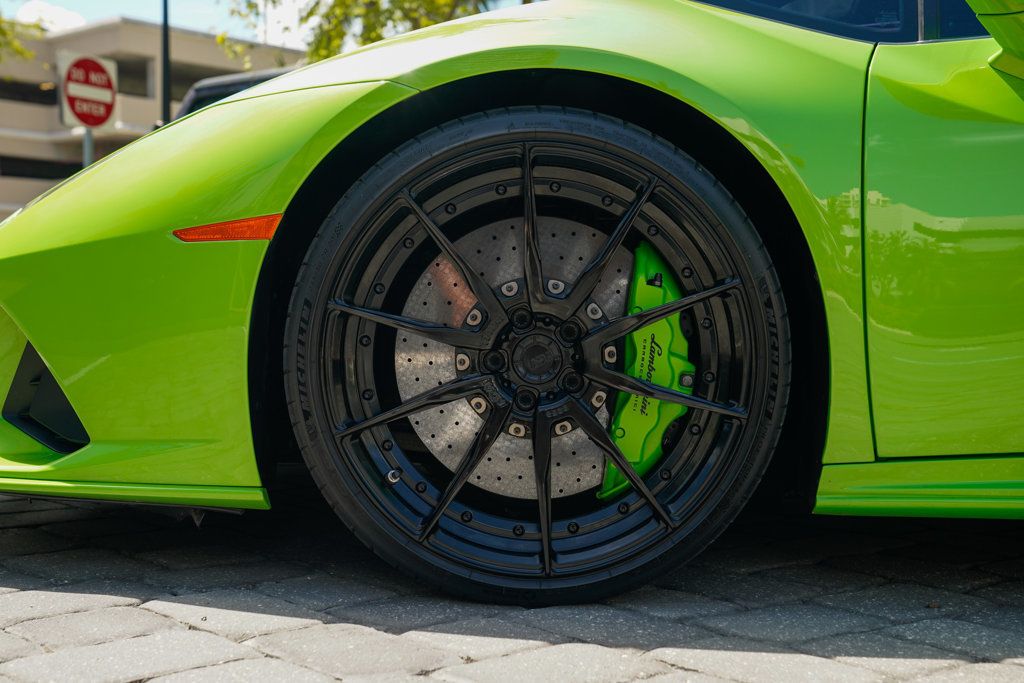 2020 Lamborghini Huracan Evo Coupe photo 35