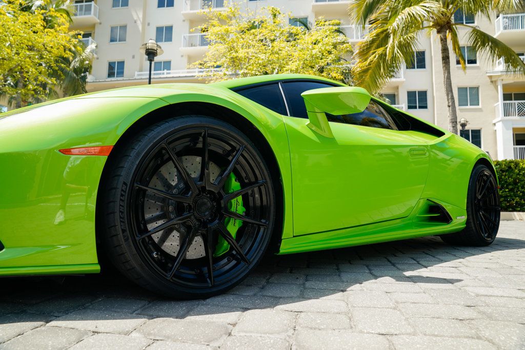 2020 Lamborghini Huracan Evo Coupe photo 36