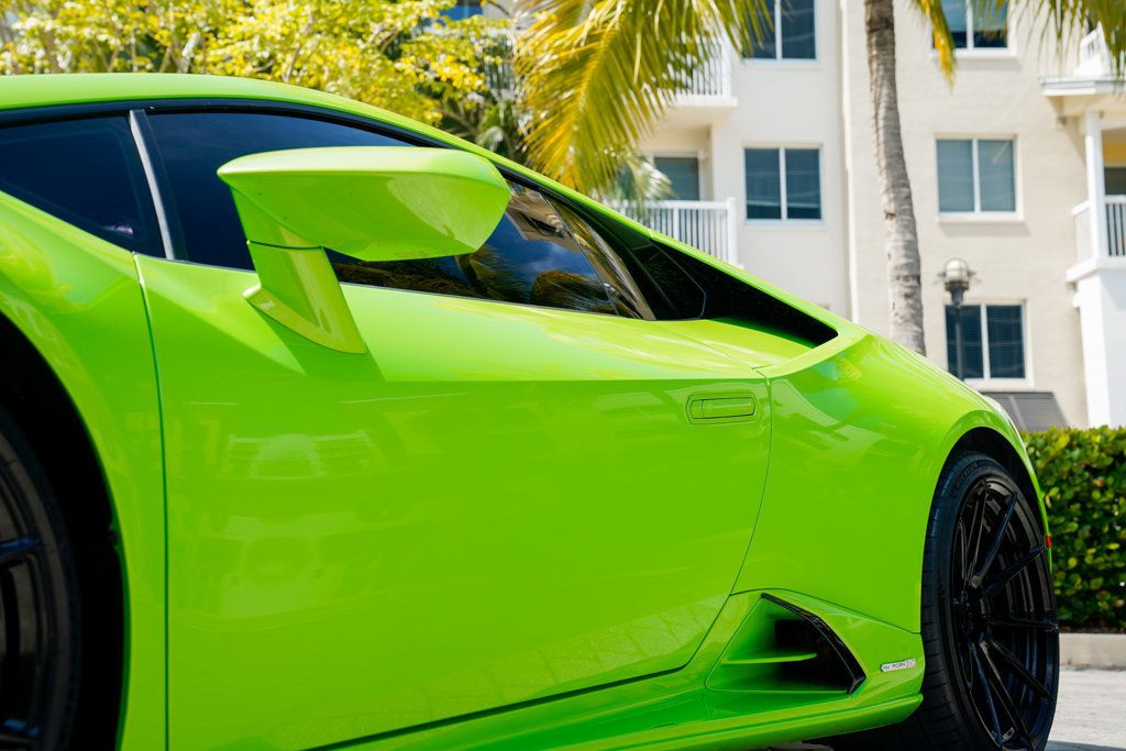 2020 Lamborghini Huracan Evo Coupe photo 37
