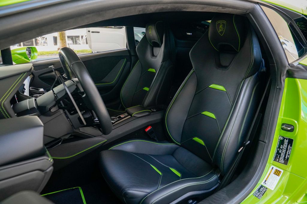 2020 Lamborghini Huracan Evo Coupe photo 4
