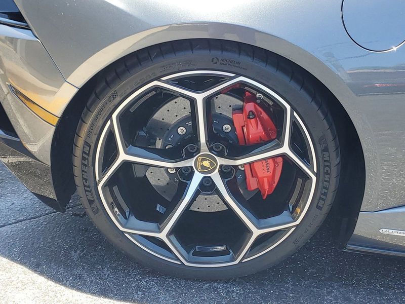 2020 Lamborghini Huracan EVO Spyder RWD - 22447109 - 8