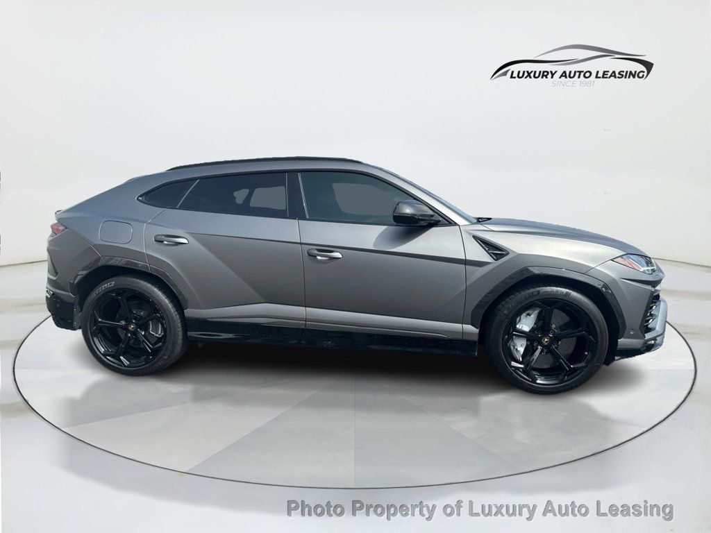 2020 Lamborghini Urus photo 2