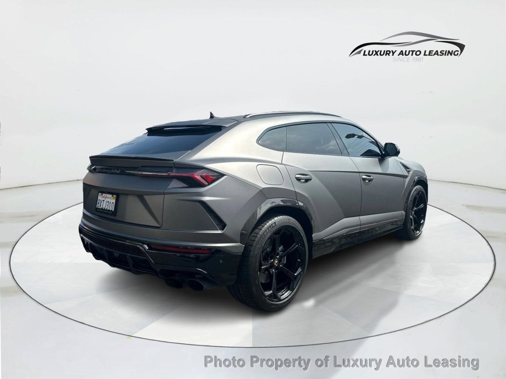 2020 Lamborghini Urus photo 3