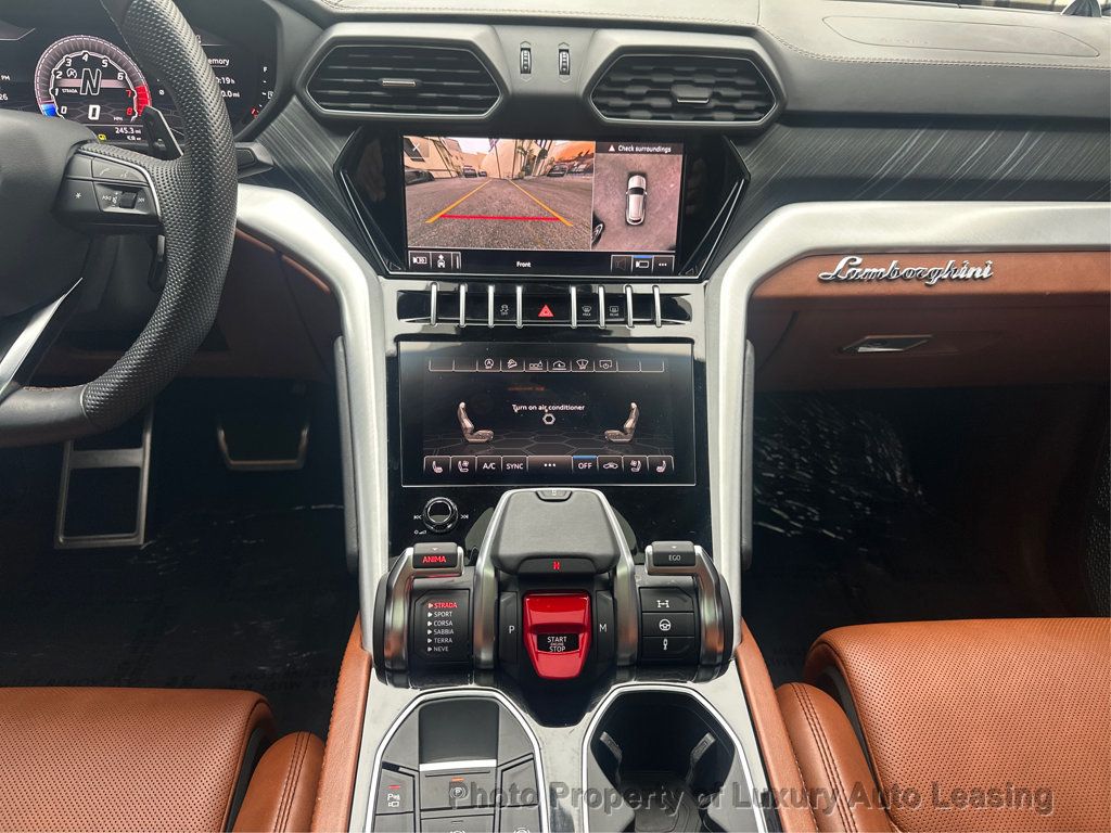 Lamborghini URUS photo 13