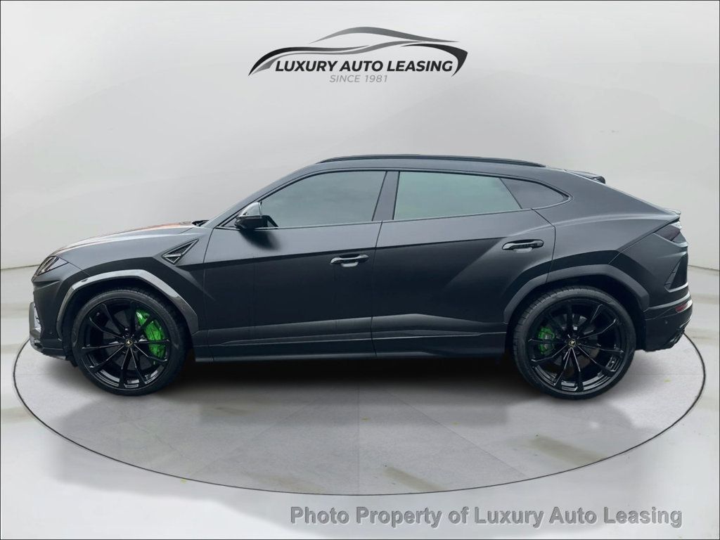 Lamborghini URUS photo 6