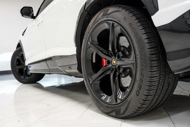 2020 Lamborghini Urus Base photo 9