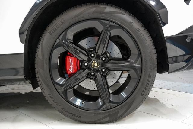 2020 Lamborghini Urus Base photo 10