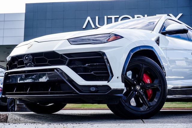 2020 Lamborghini Urus Base photo 2