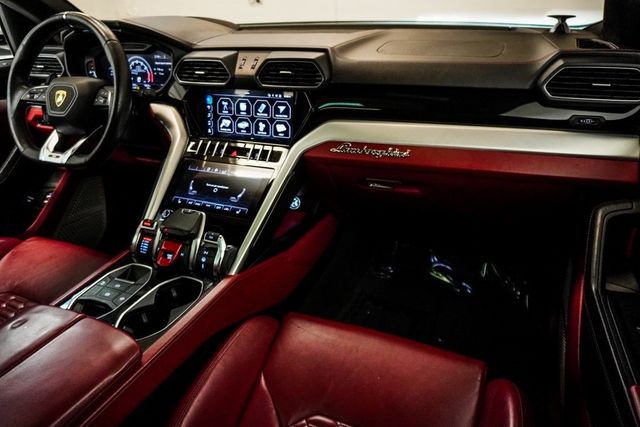 2020 Lamborghini Urus Base photo 22