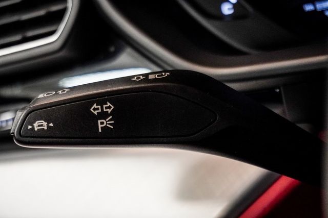 2020 Lamborghini Urus Base photo 31