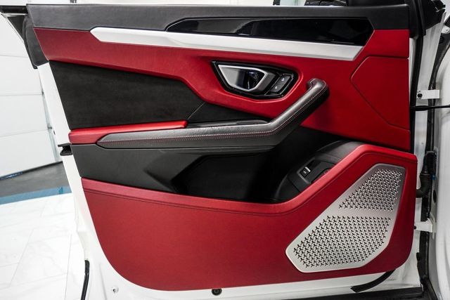 2020 Lamborghini Urus Base photo 33