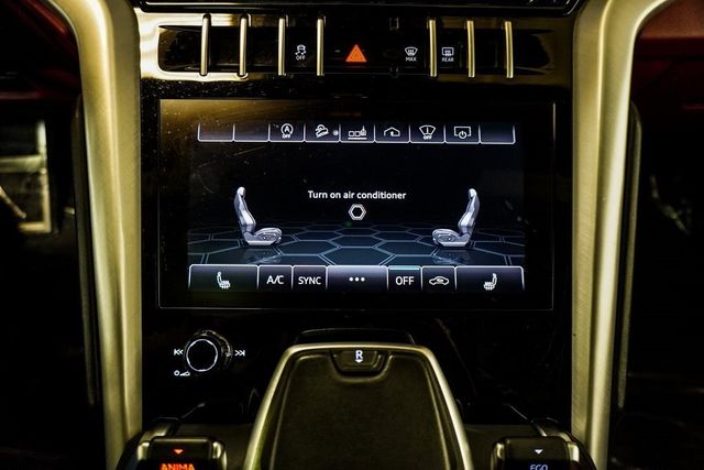2020 Lamborghini Urus Base photo 38