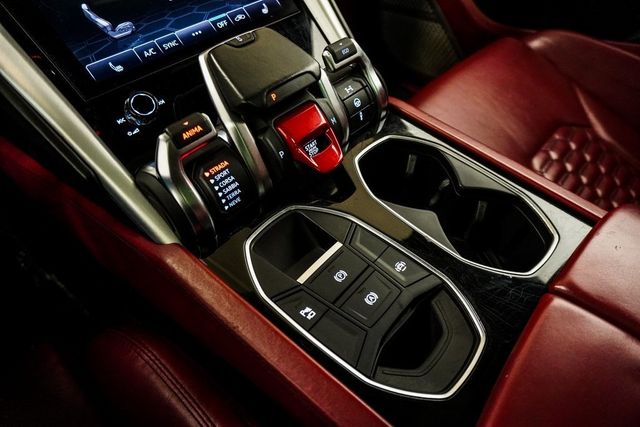 2020 Lamborghini Urus Base photo 39