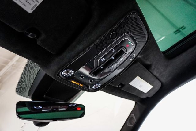 2020 Lamborghini Urus Base photo 40