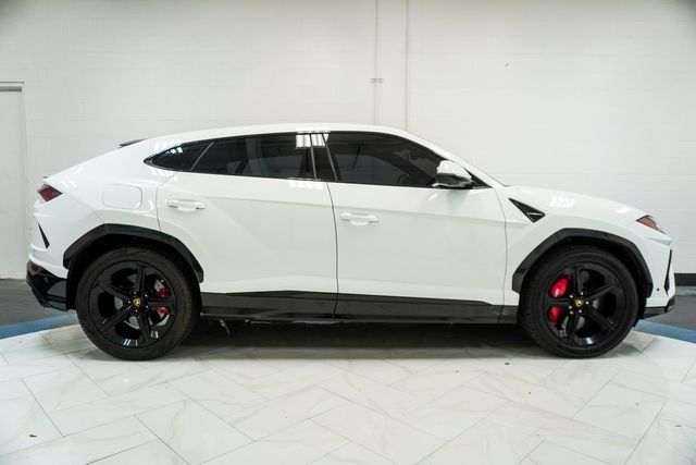 2020 Lamborghini Urus Base photo 8