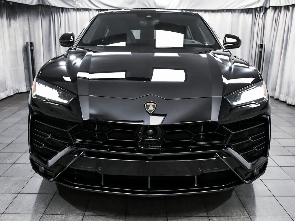 2020 Lamborghini Urus Base photo 2