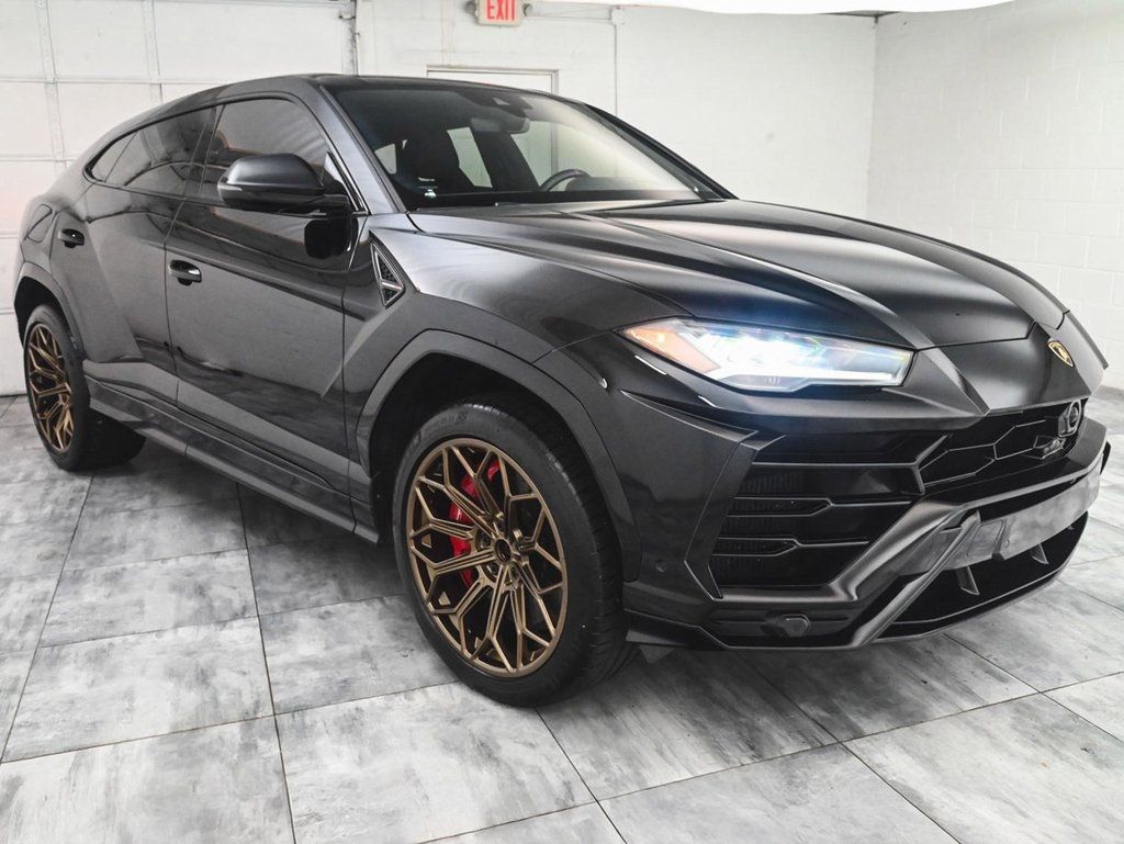2020 Lamborghini Urus Base photo 3