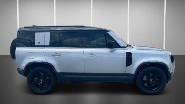 2020 Land Rover Defender 110 First Edition AWD - 23035066 - 4