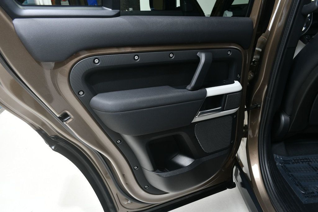 2020 Land Rover Defender 110 photo 22