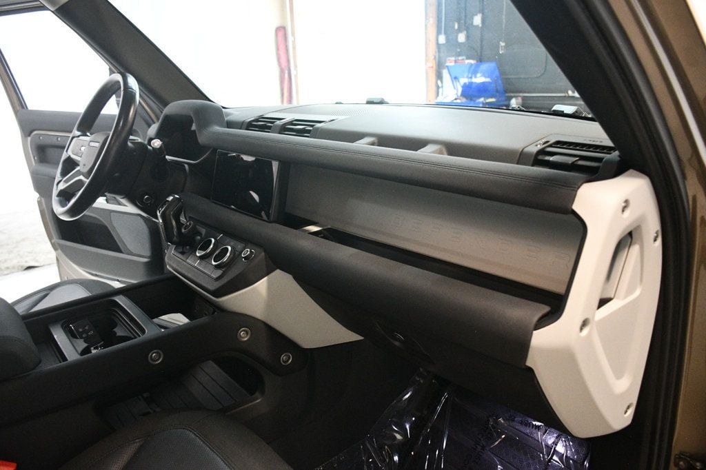 2020 Land Rover Defender 110 photo 24