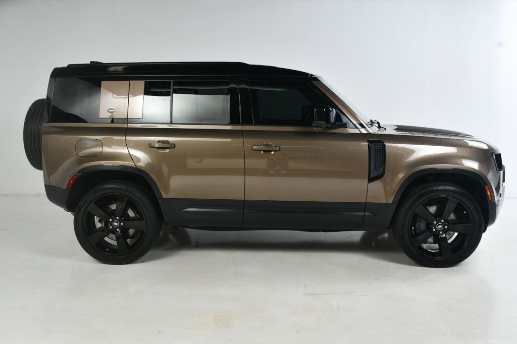 2020 Land Rover Defender 110 photo 3