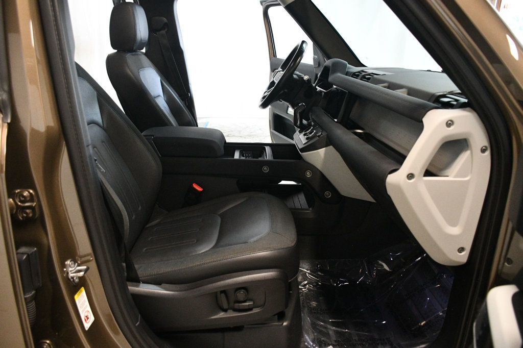2020 Land Rover Defender 110 photo 25