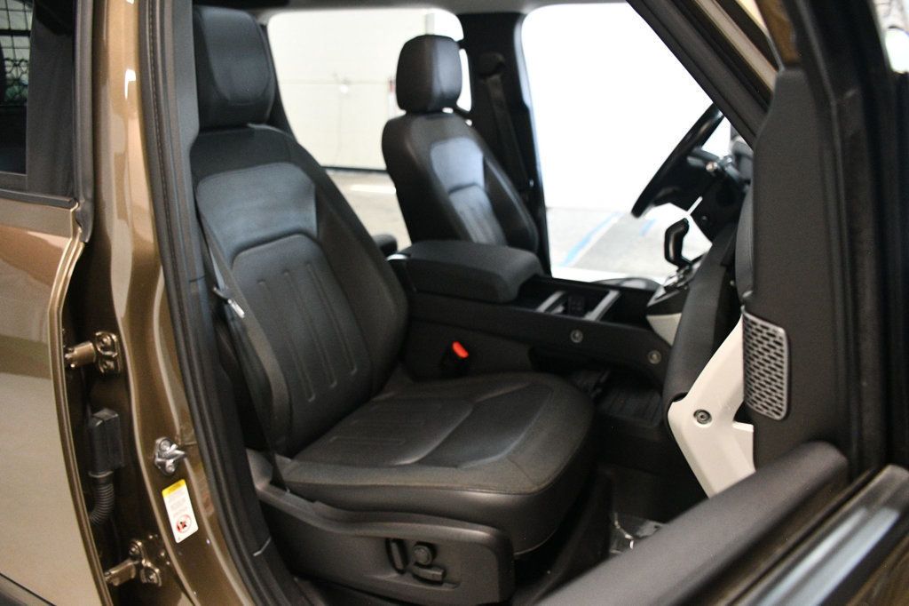 2020 Land Rover Defender 110 photo 27