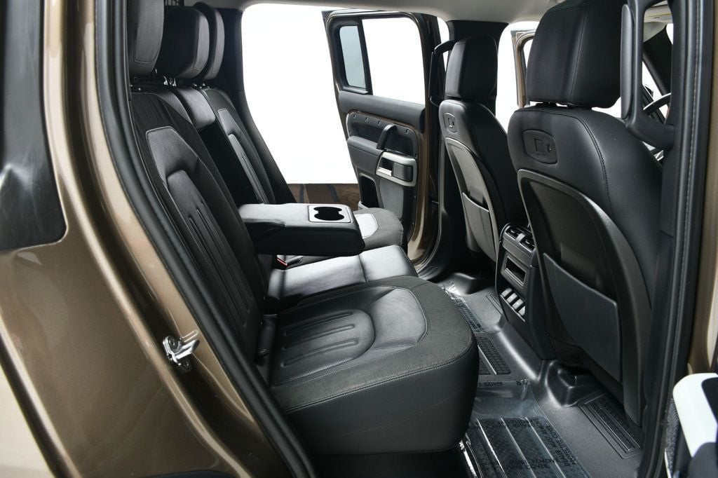 2020 Land Rover Defender 110 photo 32