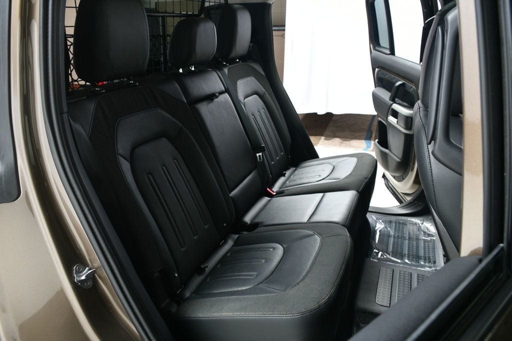 2020 Land Rover Defender 110 photo 34