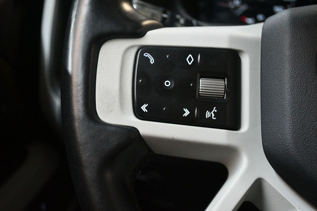 2020 Land Rover Defender 110 photo 36