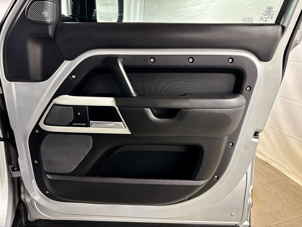 2020 Land Rover Defender 110 HSE AWD - 22915260 - 17