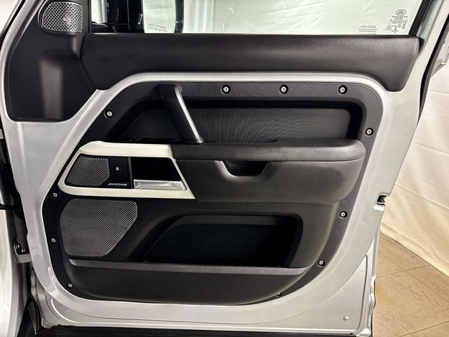 2020 Land Rover Defender 110 HSE AWD - 22915260 - 17