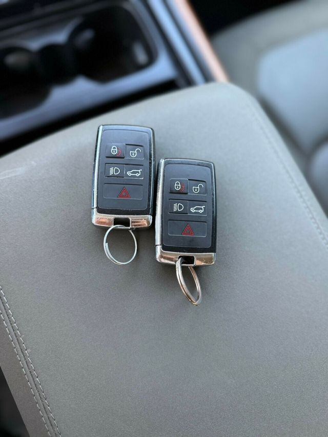 2020 Land Rover Defender 110 S AWD - 22976209 - 25