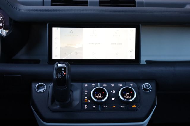 2020 Land Rover Defender 110 S AWD - 23013226 - 40