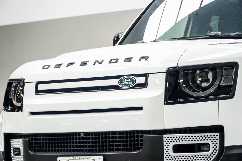2020 Land Rover Defender 110 SE photo 2