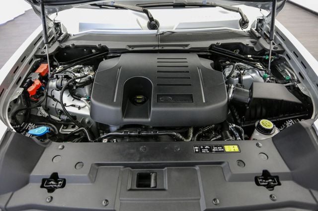 2020 Land Rover Defender 110 SE AWD - 23025834 - 12