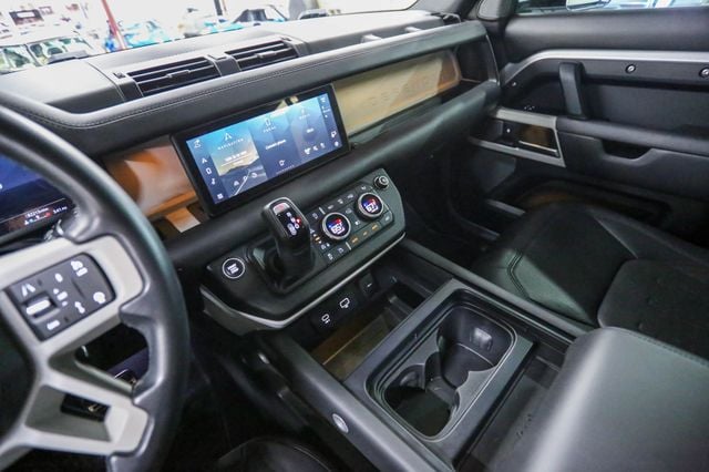2020 Land Rover Defender 110 SE AWD - 23025834 - 6