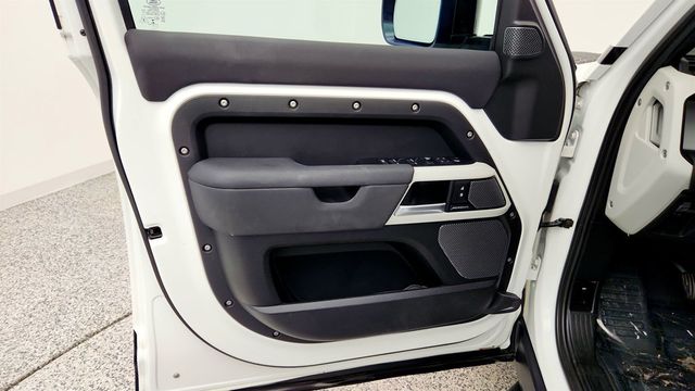 2020 Land Rover Defender 110 SE AWD w/ Black Pack, Fixed Side Steps & 20'' Wheels - 23029222 - 10