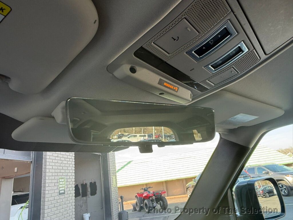 2020 Land Rover Defender 110 SE photo 34