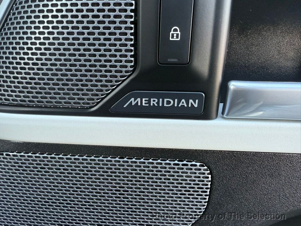 2020 Land Rover Defender 110 SE photo 43
