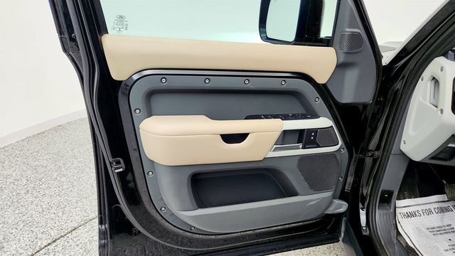 2020 Land Rover Defender 110 SE AWD w/ Premium Upgrade Interior & Panoramic Sunroof - 23035624 - 10