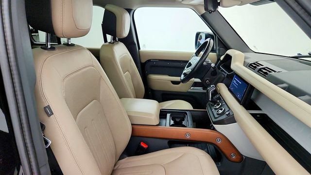 2020 Land Rover Defender 110 SE AWD w/ Premium Upgrade Interior & Panoramic Sunroof - 23035624 - 24