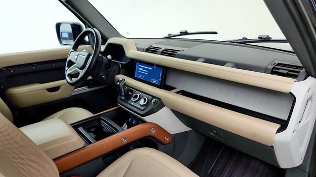 2020 Land Rover Defender 110 SE AWD w/ Premium Upgrade Interior & Panoramic Sunroof - 23035624 - 25