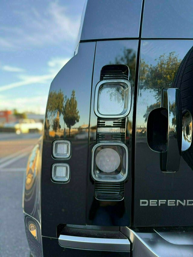 2020 Land Rover Defender 110 X AWD - 22962098 - 28