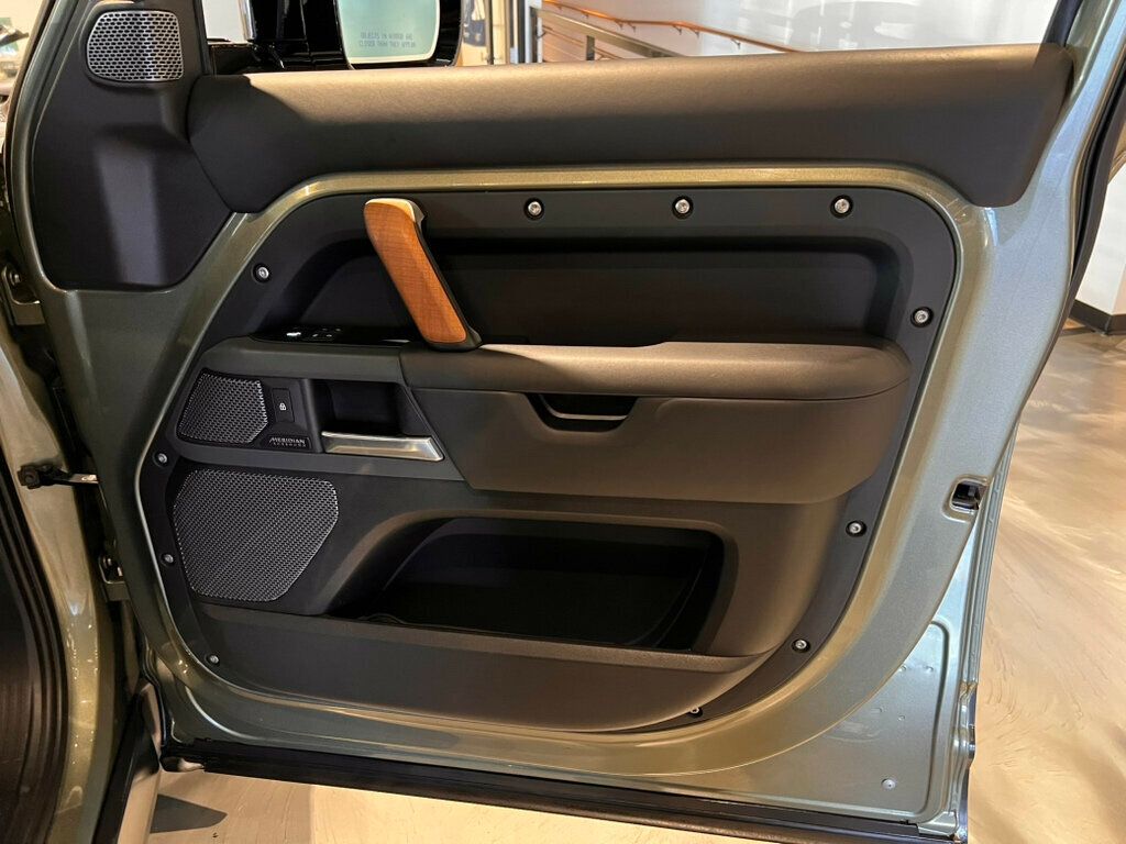 2020 Land Rover Defender 3rdRow/X/AWD/Htd&CldSeats/AdapCruise/PanoRoof/NAV/360Cam - 22961883 - 28