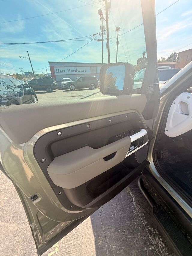 2020 Land Rover Defender LocalTrade/110-SE/BlackPkg/ColdClimatePkg/PanoramicRoof/NAV - 22911340 - 10