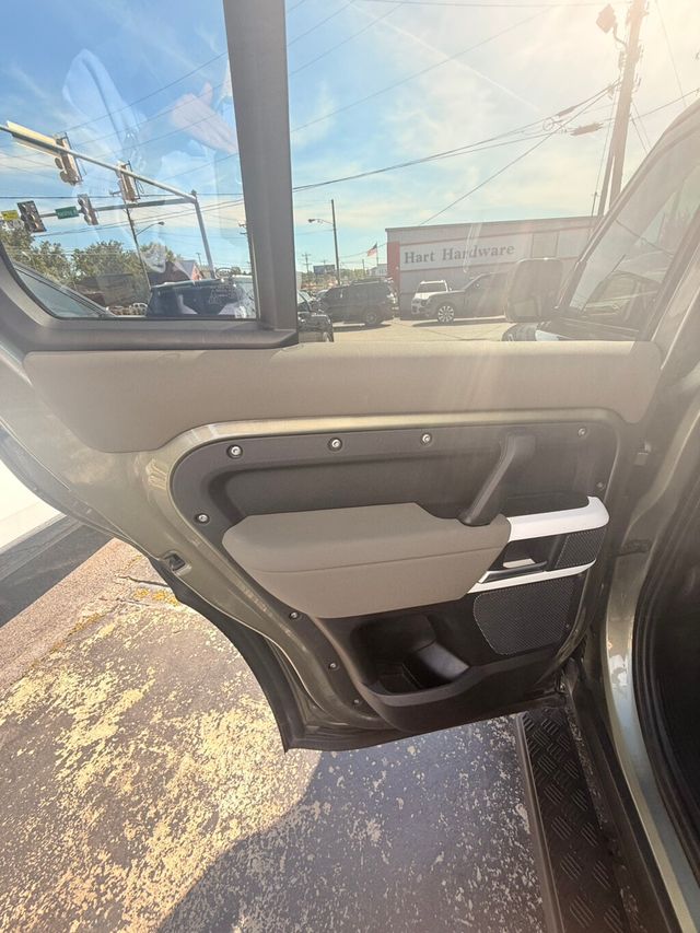 2020 Land Rover Defender LocalTrade/110-SE/BlackPkg/ColdClimatePkg/PanoramicRoof/NAV - 22911340 - 13