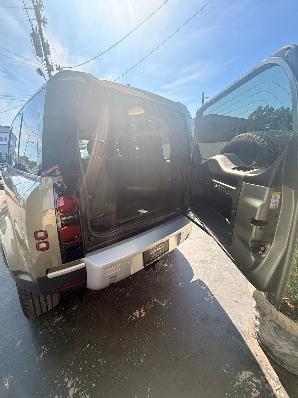 2020 Land Rover Defender 110 SE photo 12